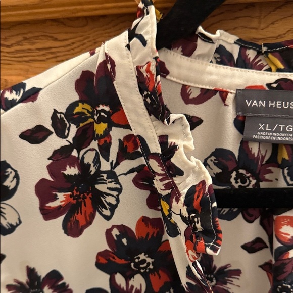 Van Heusen Floral Sleeveless Blouse - White and Red - Picture 4 of 11